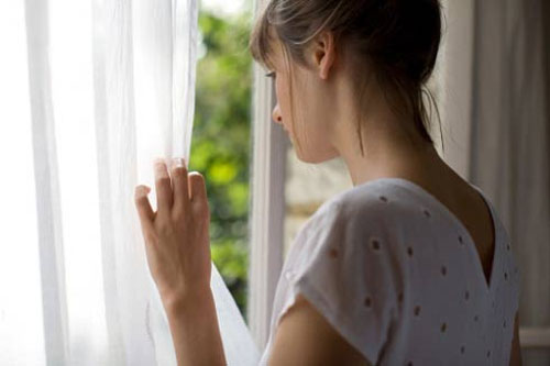 Khí hư màu vàng: nguyên nhân gián tiếp gây vô sinh